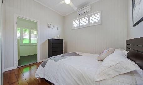 bedroom-mirrored robe doors