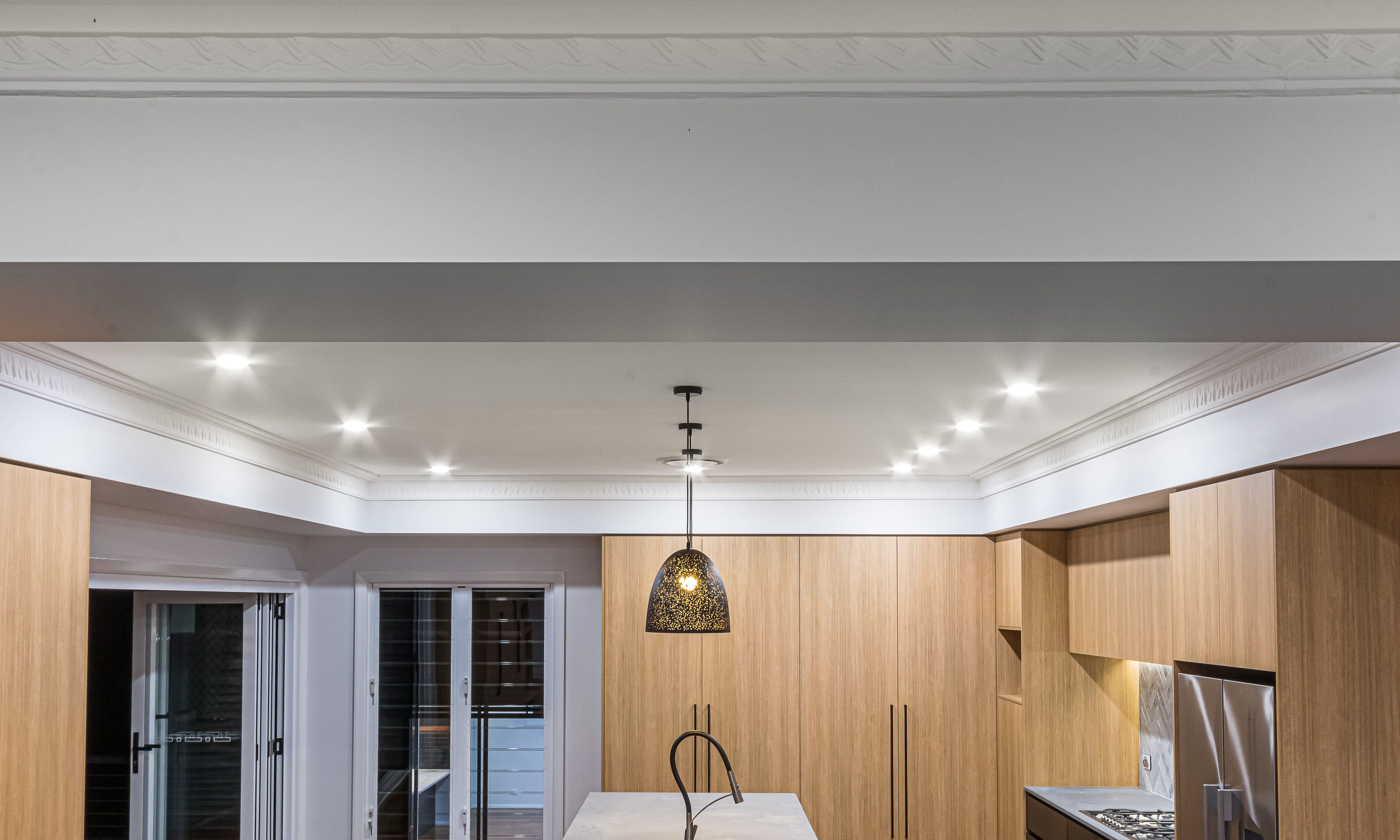 ornate cornice-timber veneer kitchen-plaster bulkhead