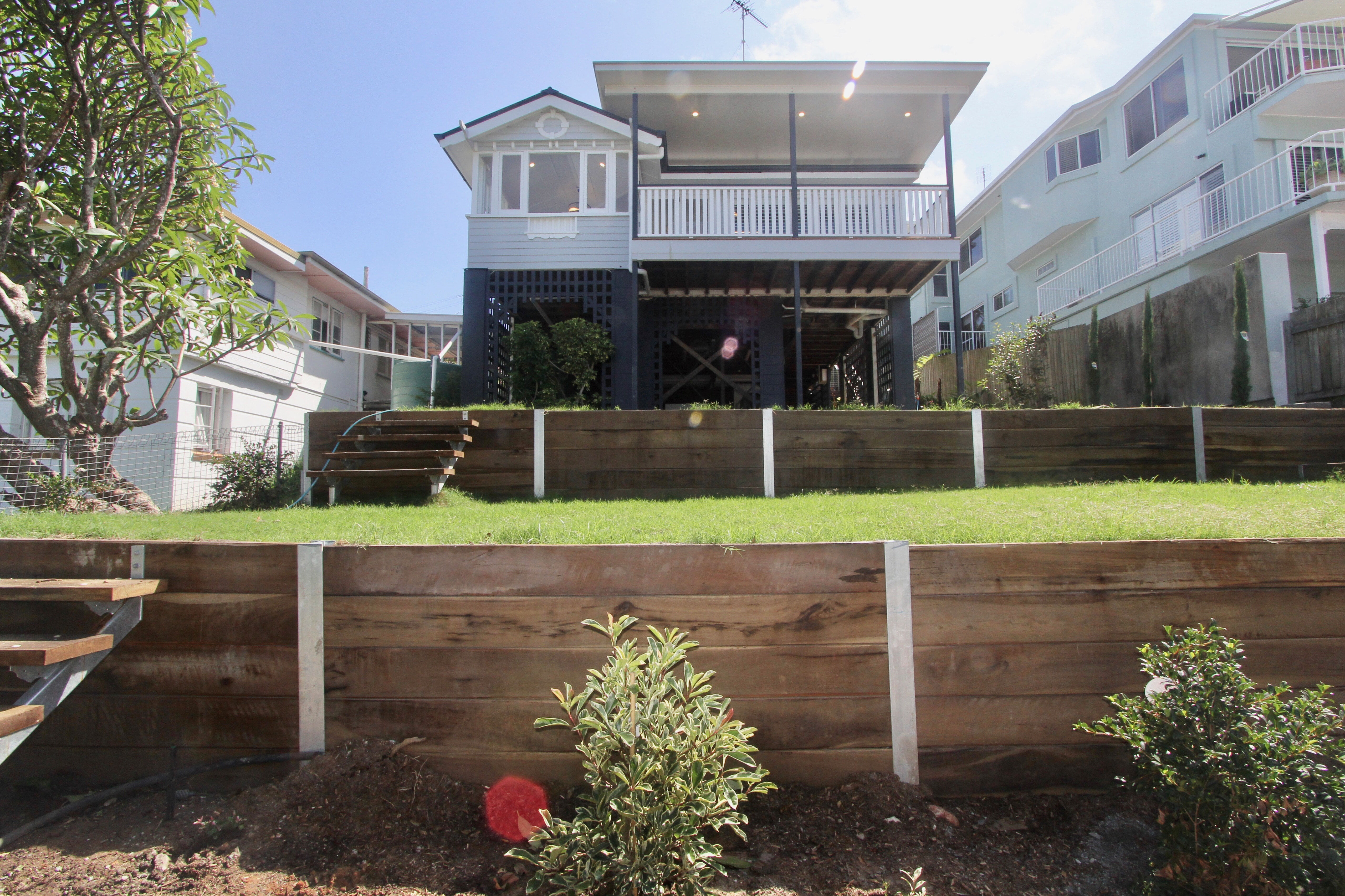 Queenslander home-retaining walls