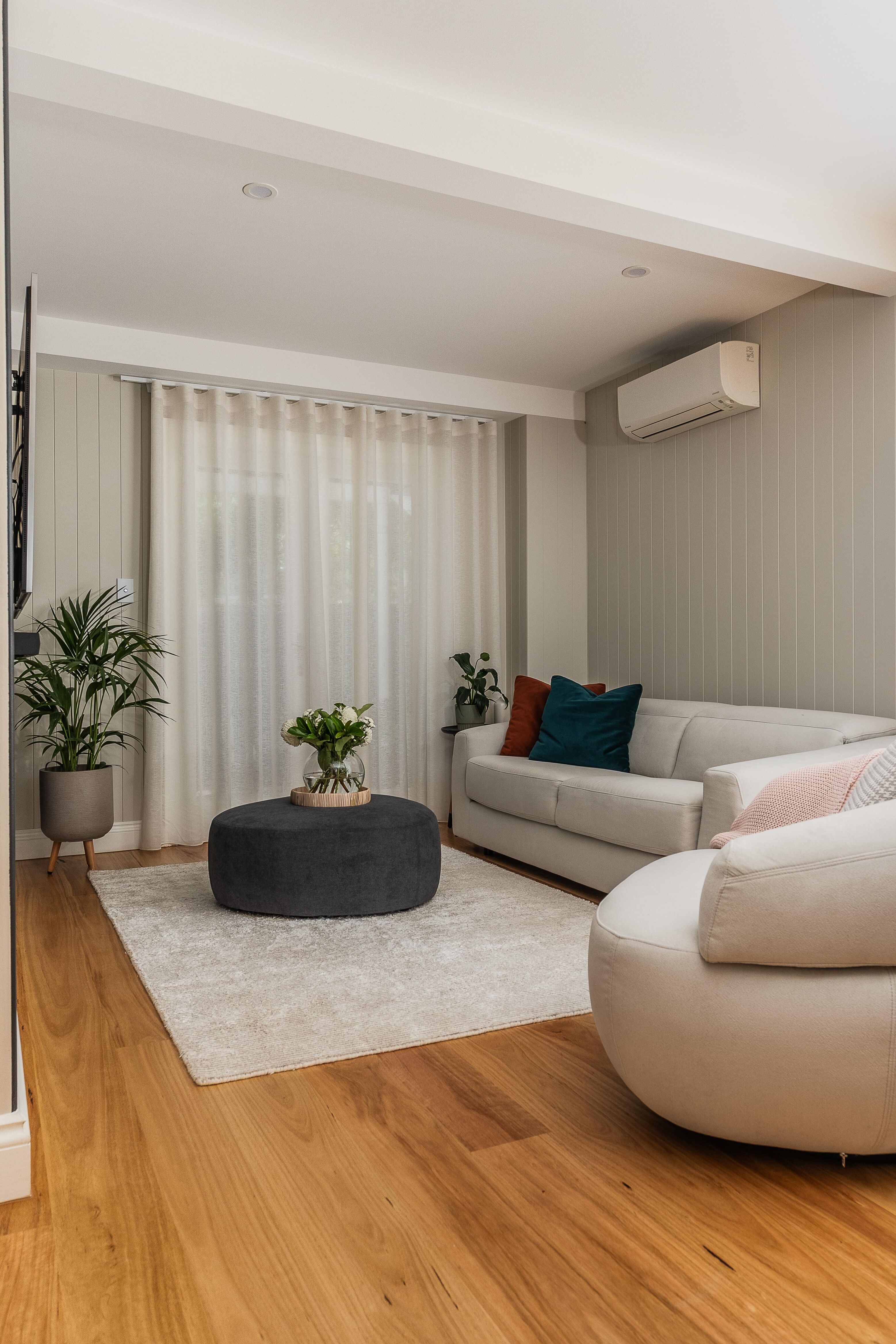 Lounge room, VJ walls, blackbutt Flooring - Byrnes St