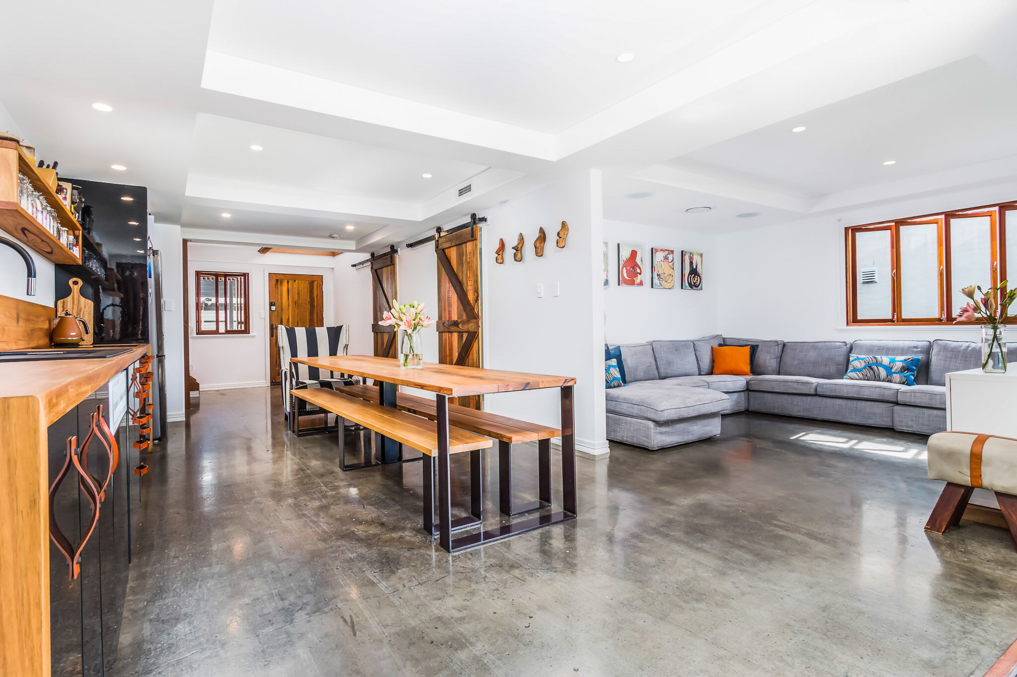 Kitchen and living room with Barn Doors