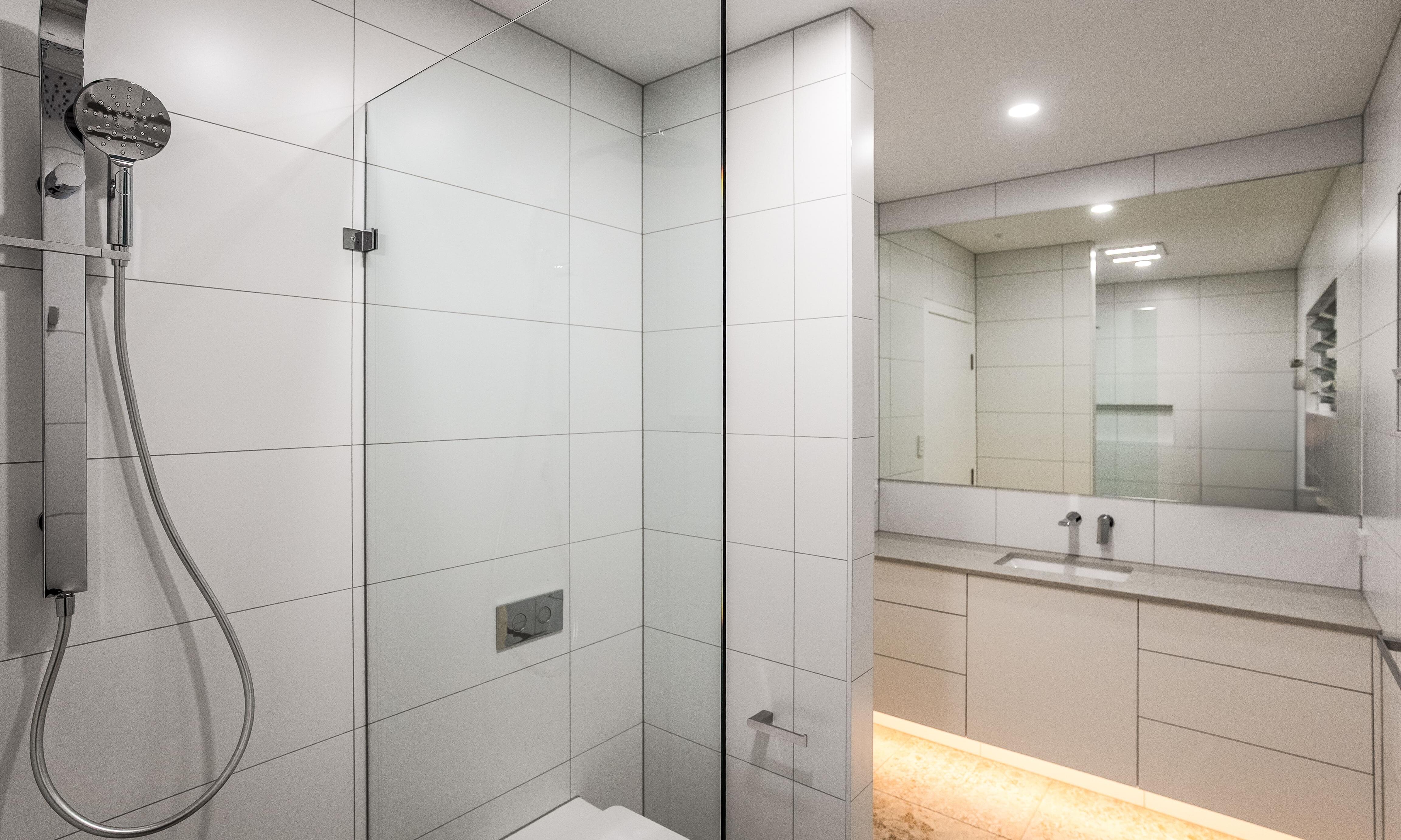 Gimba St, Bathroom, White tiles, LED strip Light, oversized Mirror, floating vantiy
