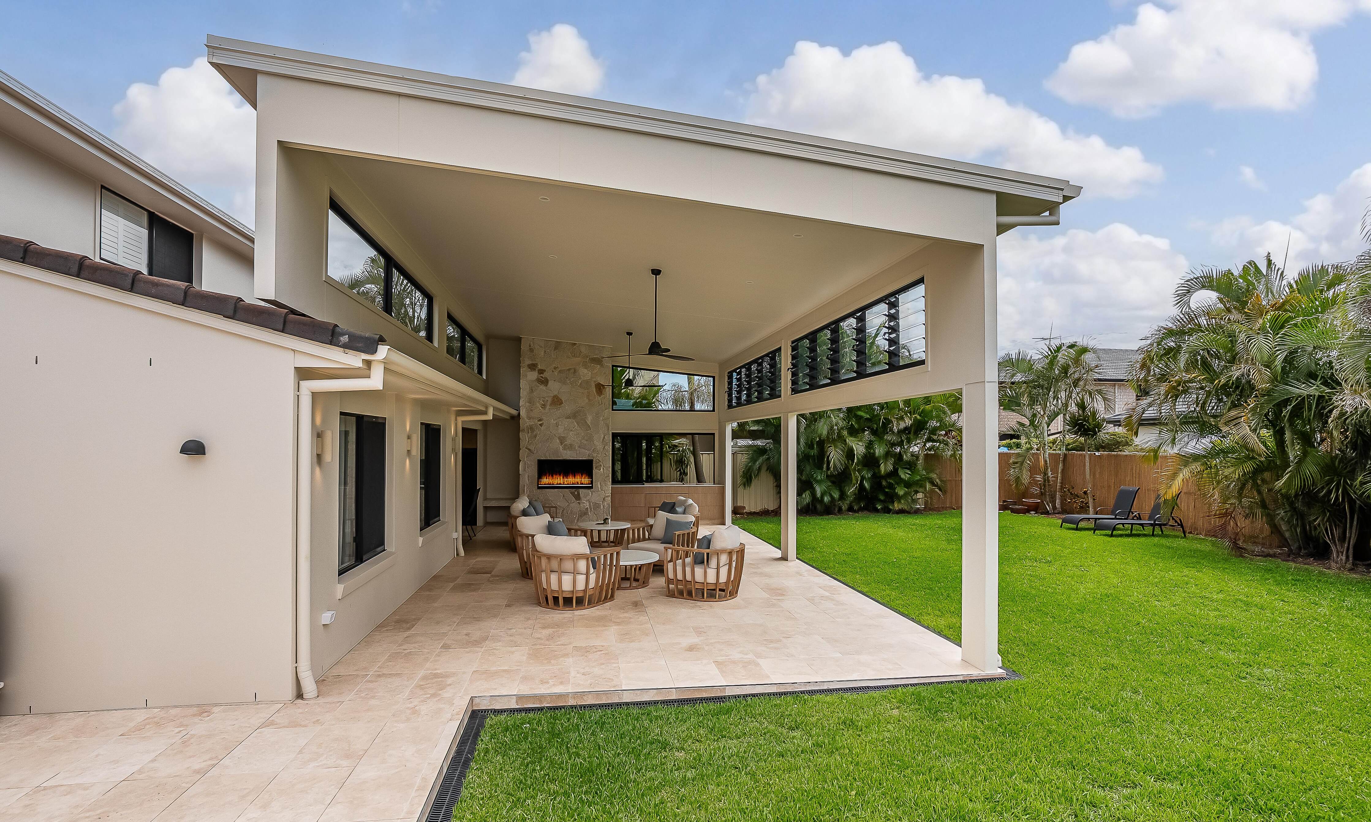 Sweetapple - Patio, Fireplace and travertine tiles 