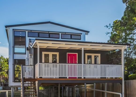 Traditional Queenslander with Modern Renovation 