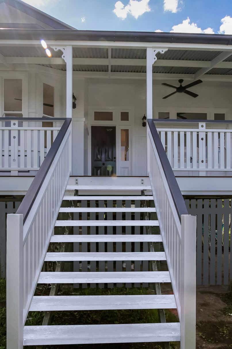 Front deck with large bay window in Queenslander renovation