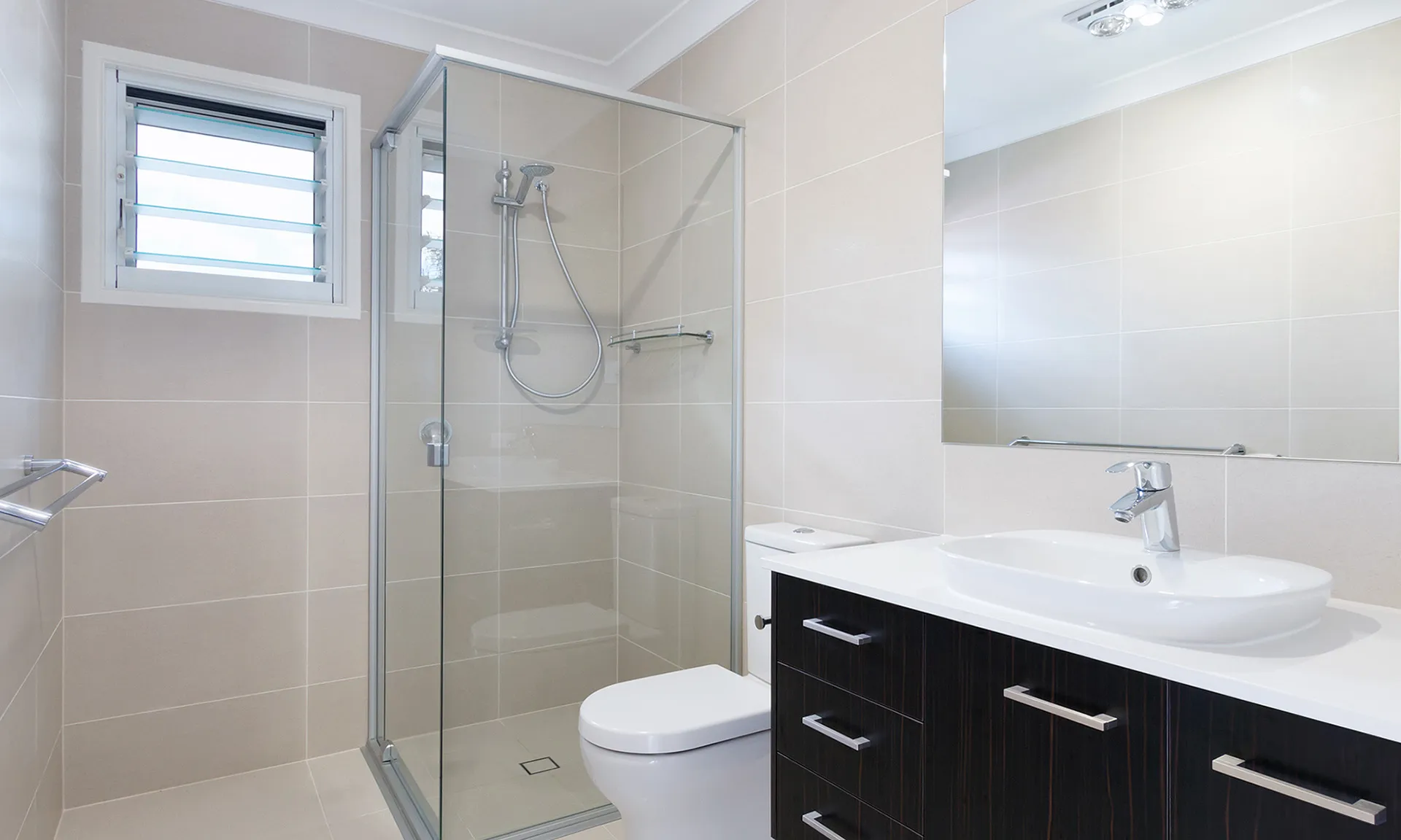 Bathroom-semiframeless shower screen