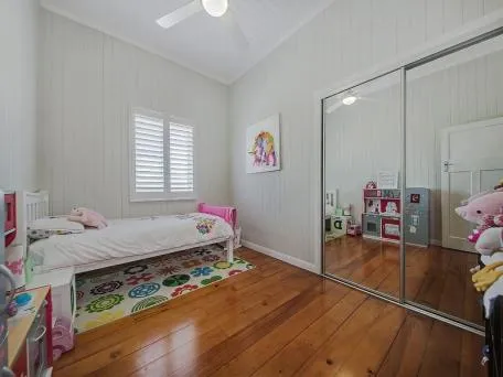 Bedroom-VJ walls-timber floors-mirrored robe doors