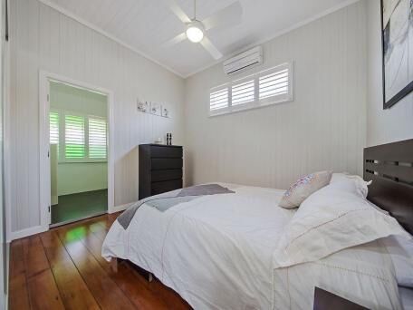 bedroom-mirrored robe doors