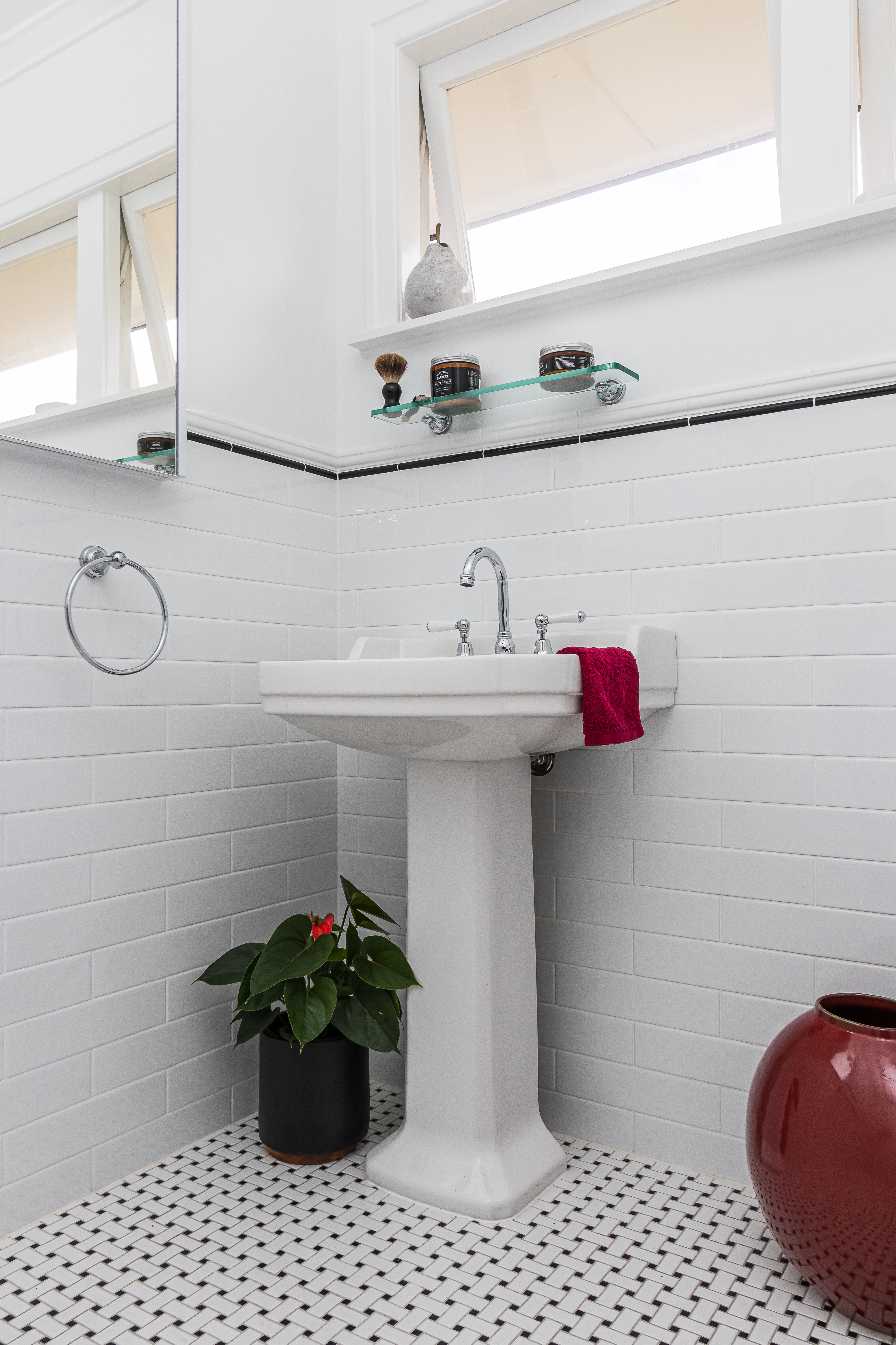 Pedestal Basin and black and white tiles in bathroom