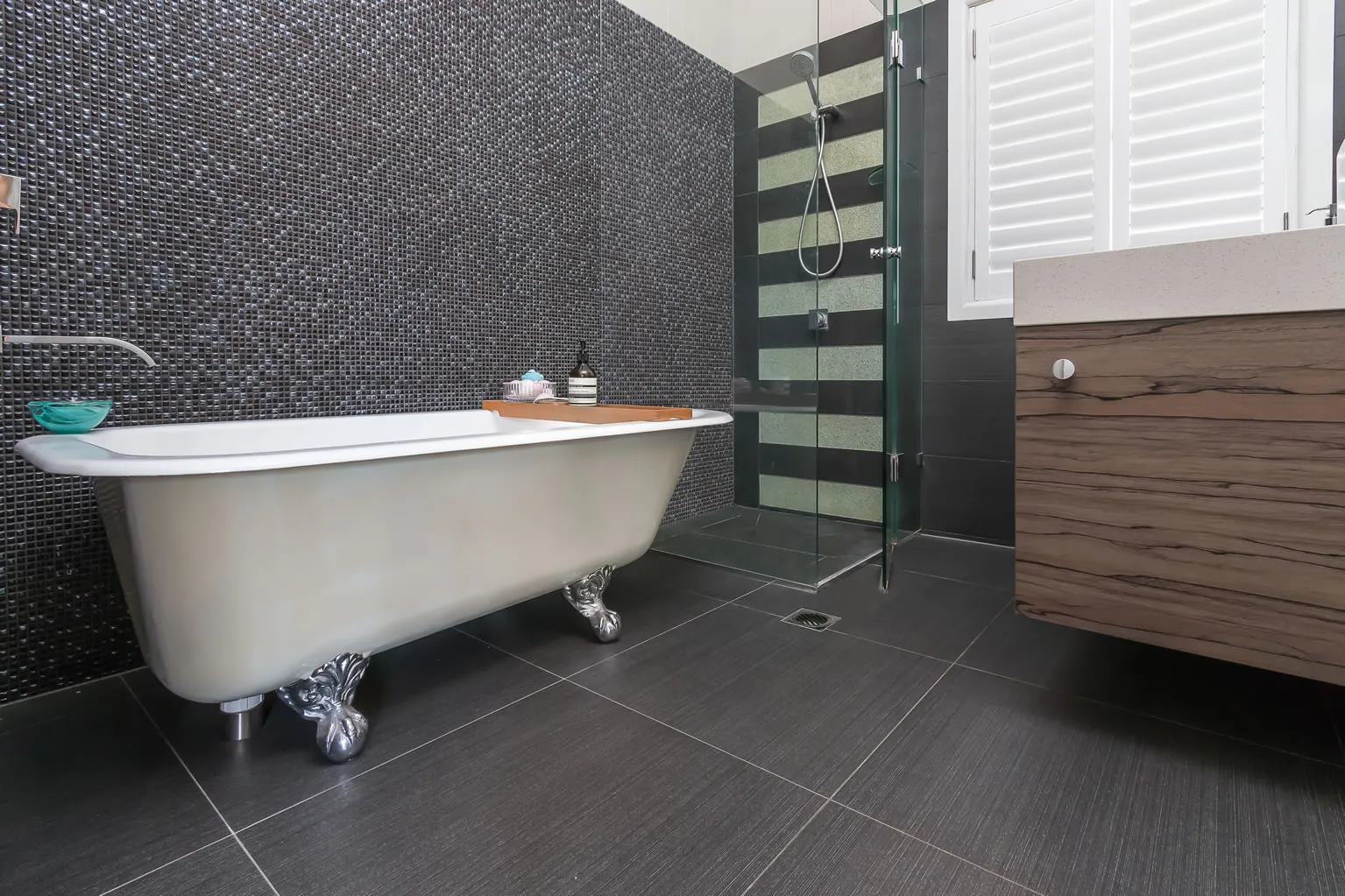 bathroom-clawfoot bath-mosaic tiles-splashback