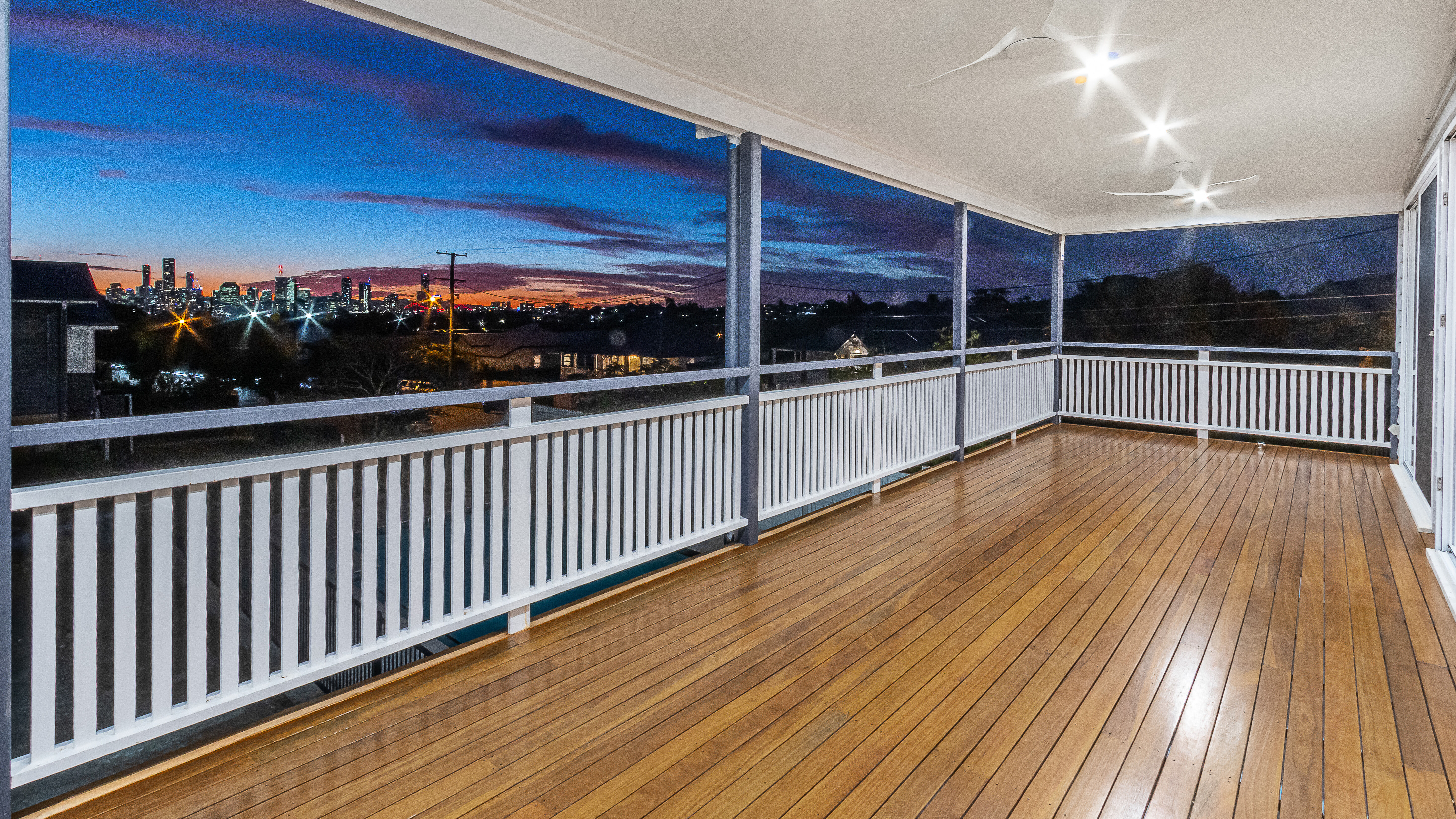 Deck with timber balustrade 