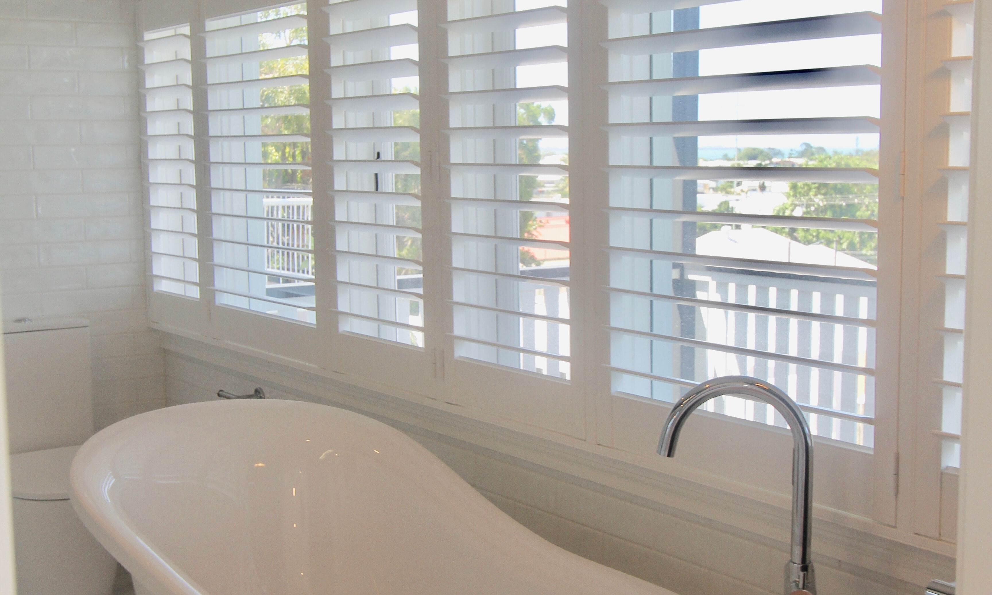 Clawfoot Bath-wall mounted tapware-shutters