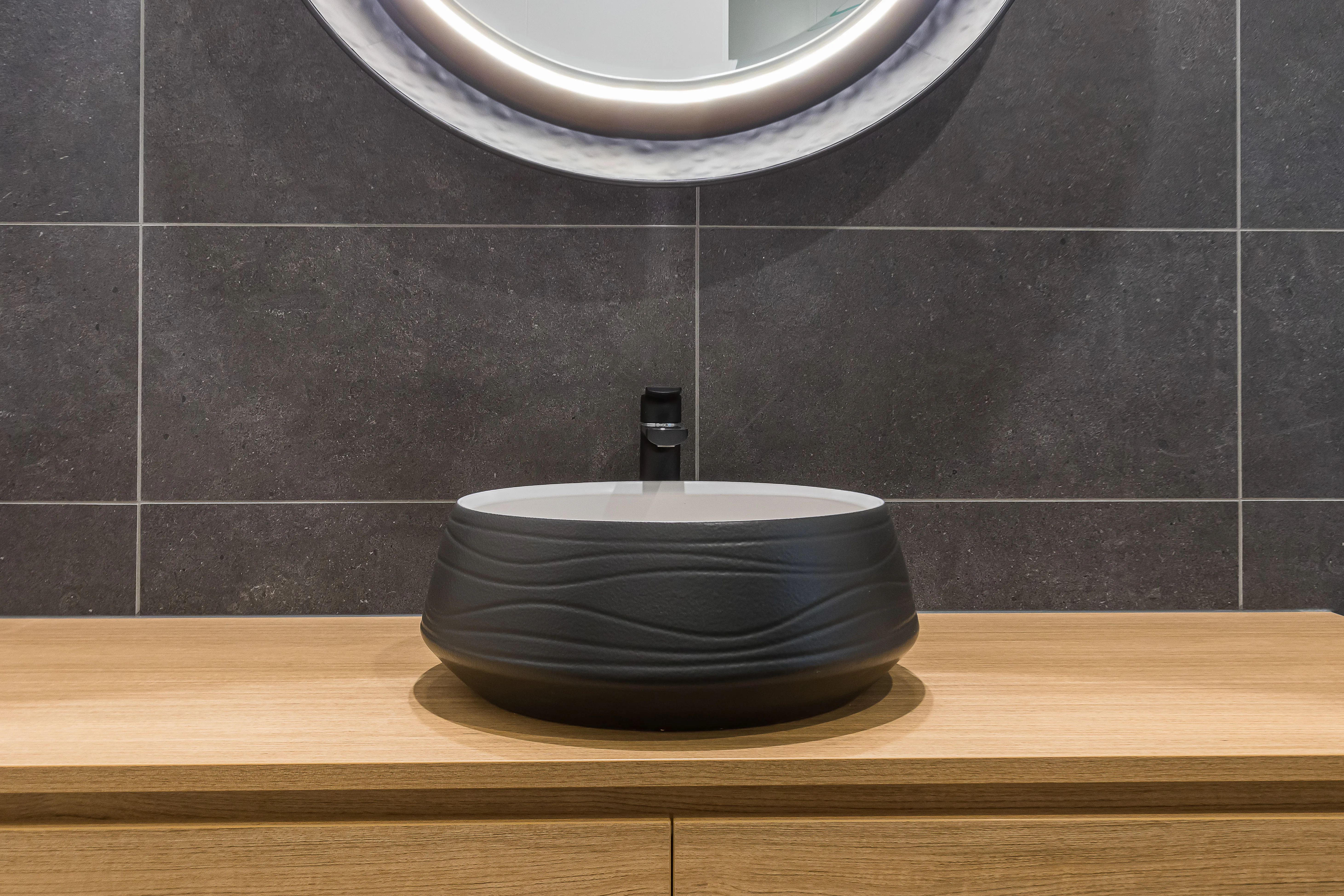 above counter basin-round-black and white