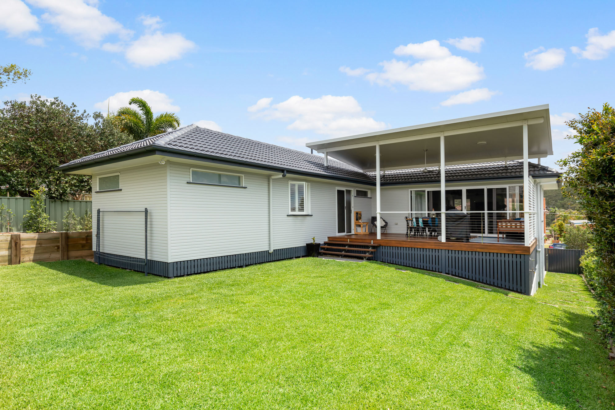 Weatherboard House-Yard