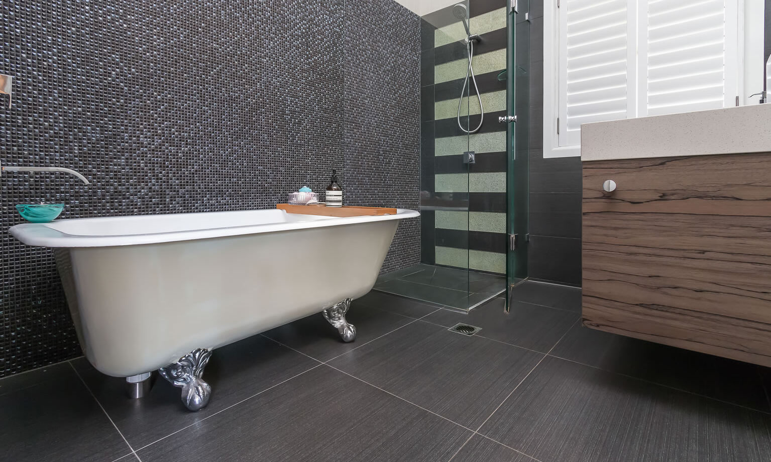 bathroom-clawfoot bath-mosaic tiles-splashback