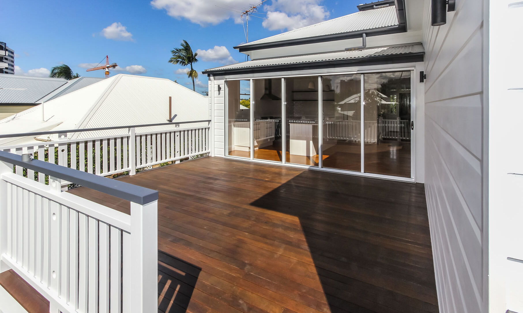 Deck with traditional balustrade