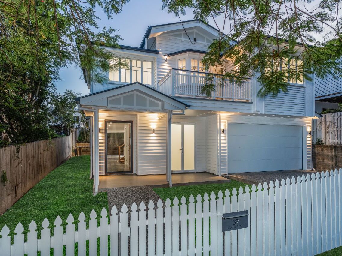 House renovation-White Traditional Queenslander - Annerley