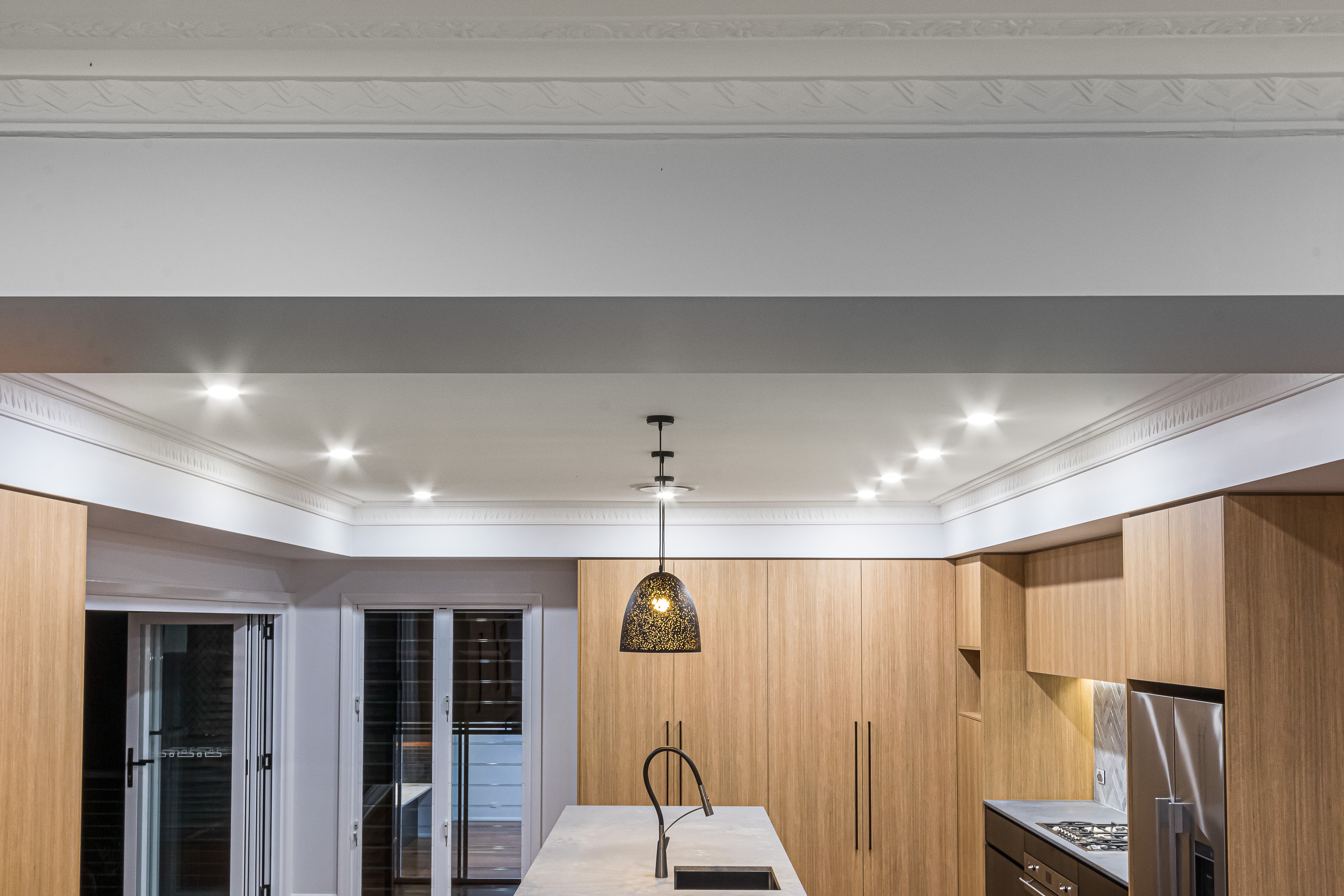 ornate cornice-timber veneer kitchen-plaster bulkhead