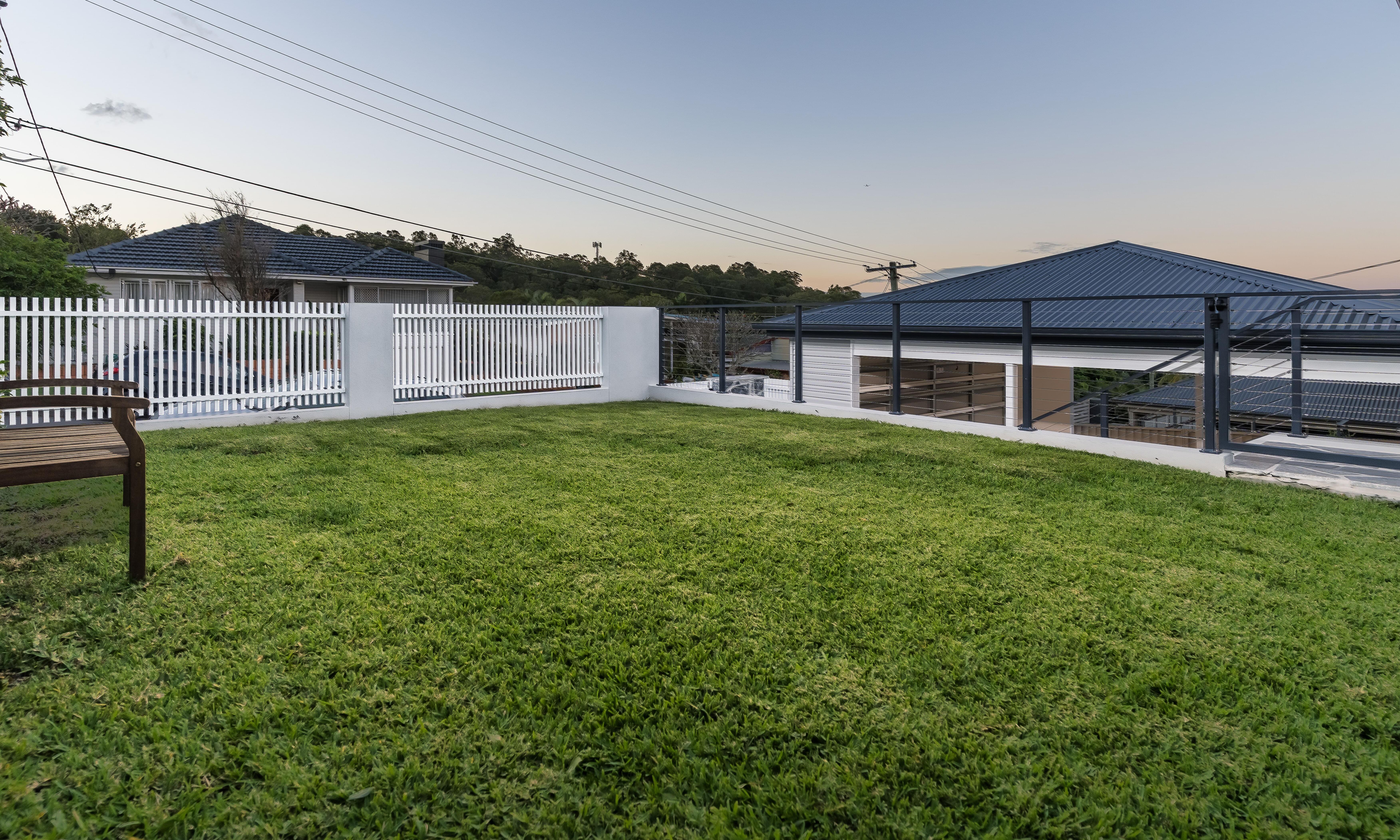Tarragindi Vertical Aluminium Balustrade