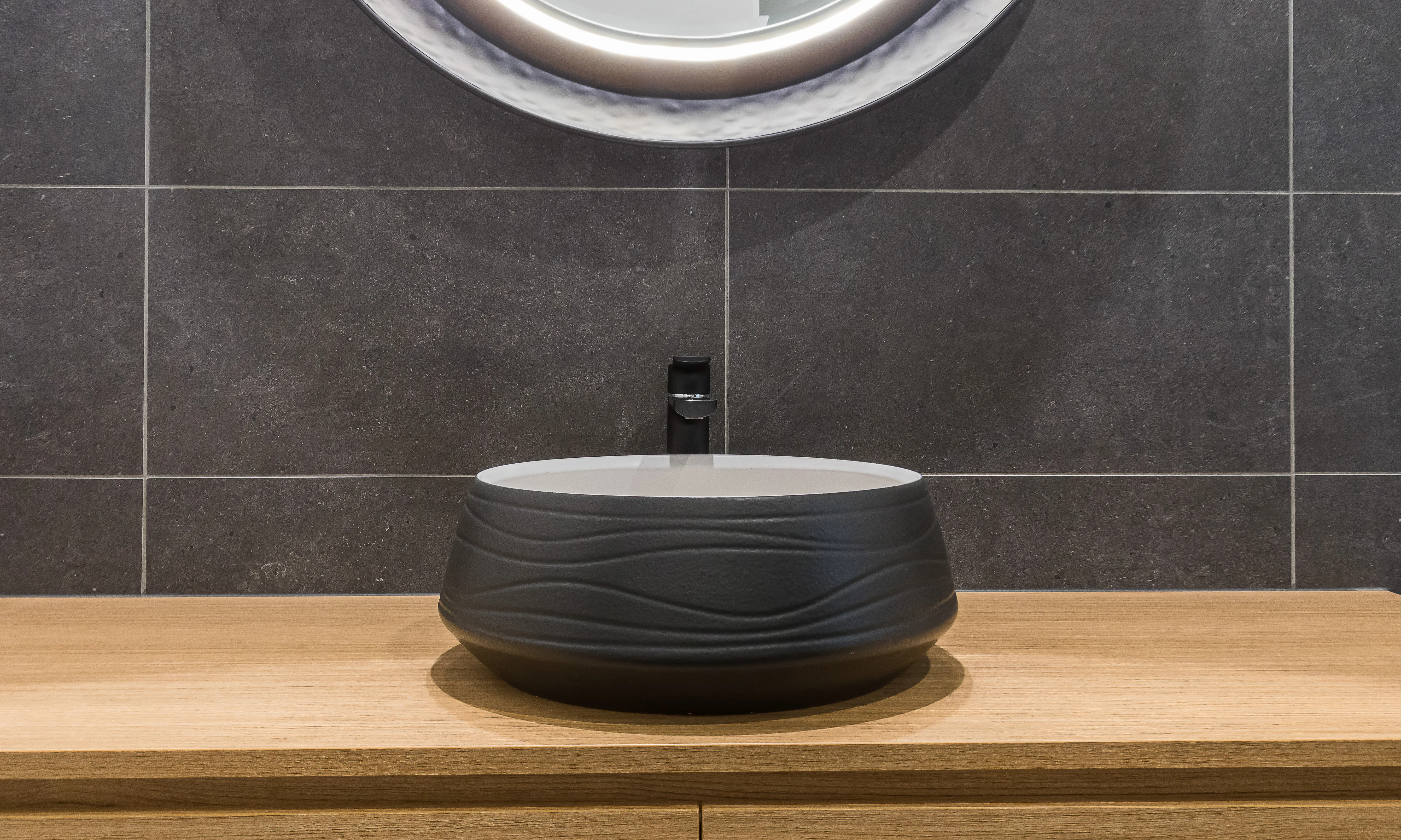 above counter basin-round-black and white