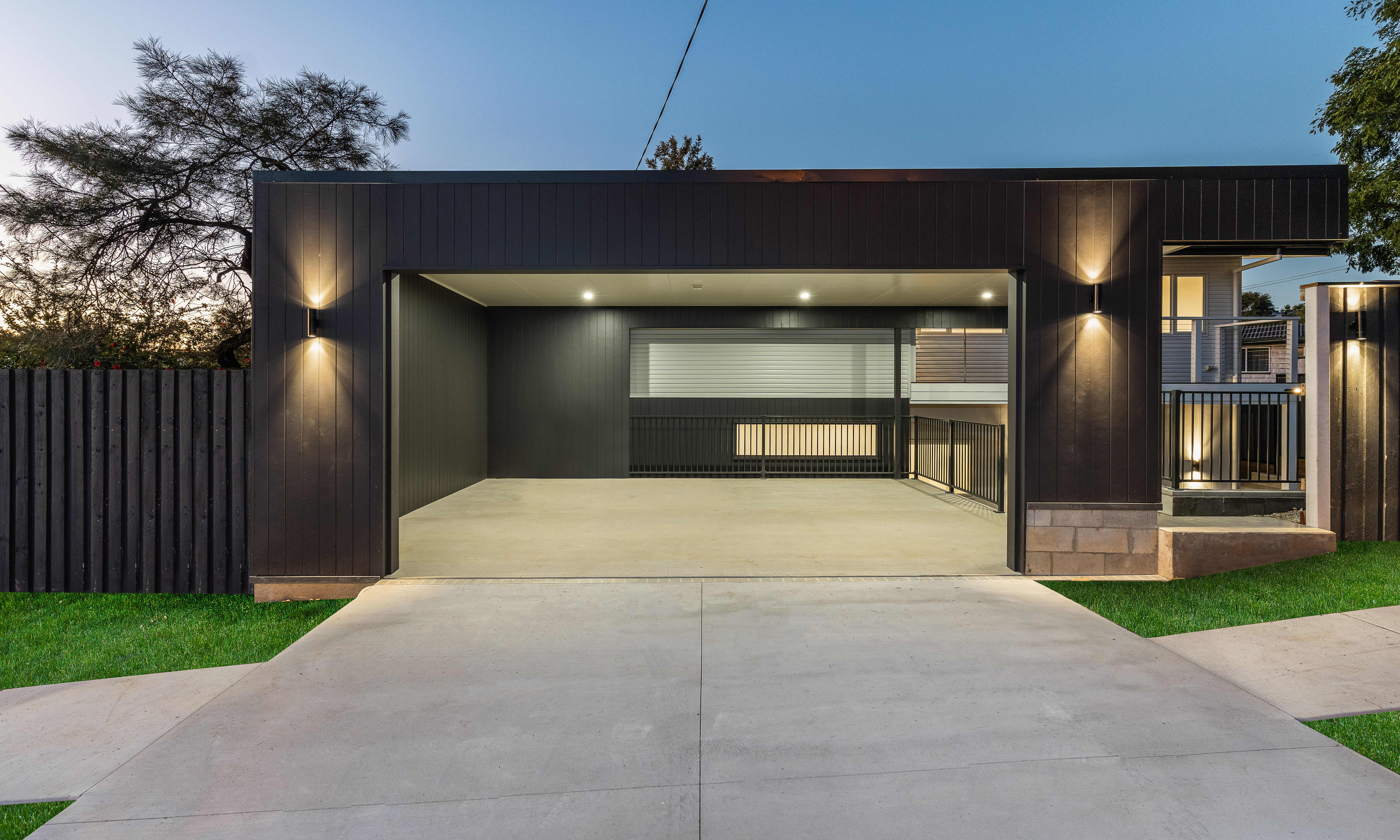 Carport-black cladding-drivway