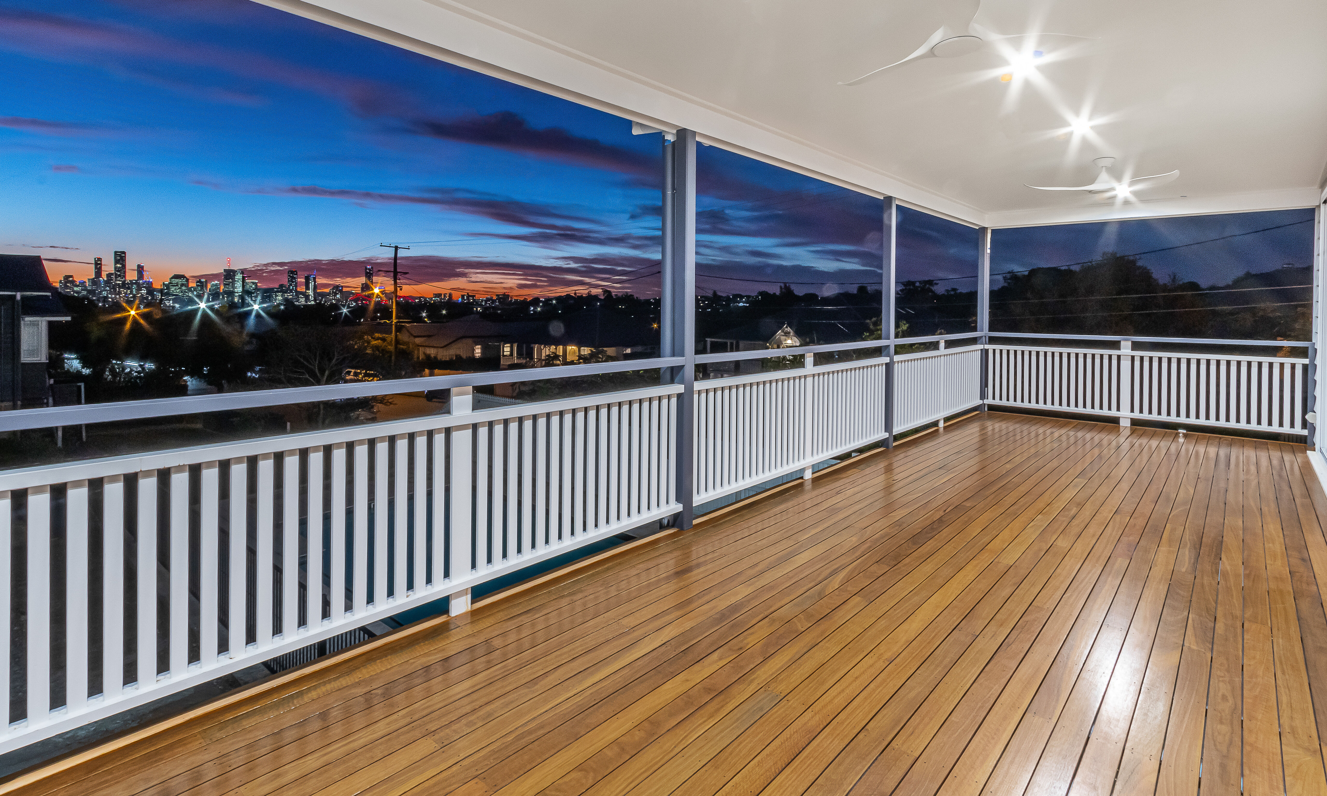 Deck with timber balustrade 